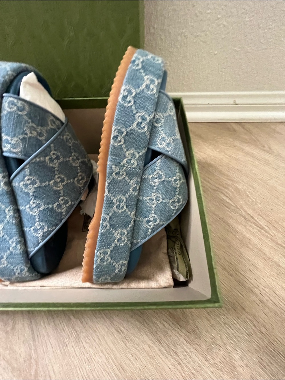 Gucci Light Blue GG Canvas Cross-Strap Slide Sandals 38.5 - Picture 2 of 6